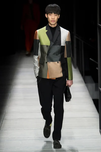 Look 19